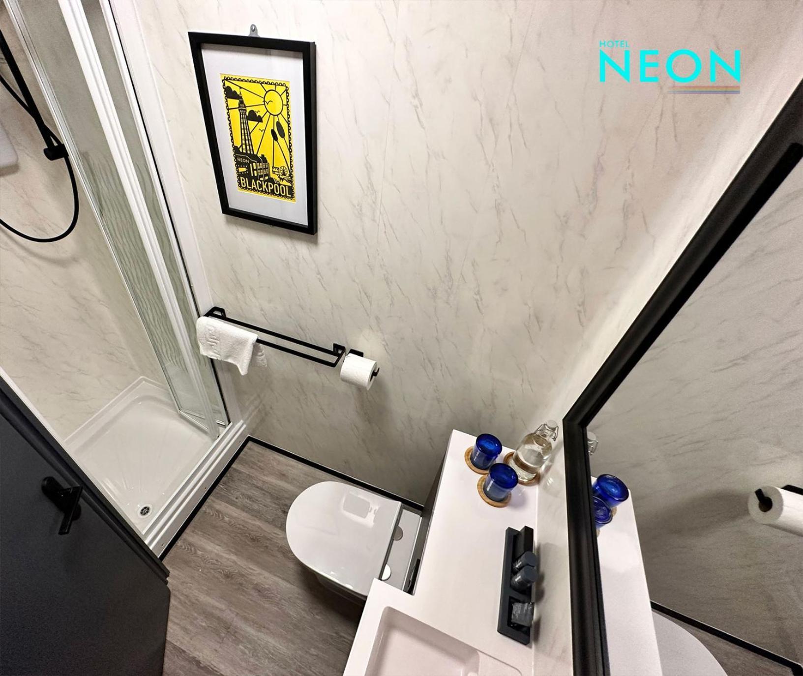 Hotel Neon بلاكبول الغرفة الصورة